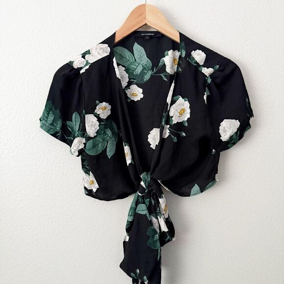 OLIVACEOUS | Black Green White Rose Flower Cropped Wrap Top Tie Front | Large - Picture 1 of 7